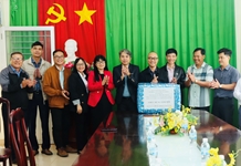 Ban Tuyên giáo Tỉnh ủy Khánh Hòa tặng quà Trường Trung học cơ sở Sơn Lâm và Trường Mầm non Phong Lan, xã Sơn Lâm, huyện Khánh Sơn